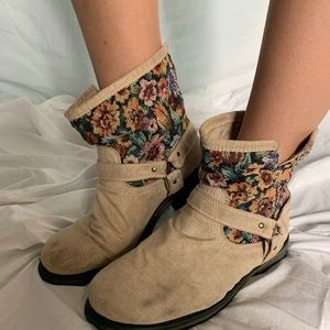 Roxy floral boots